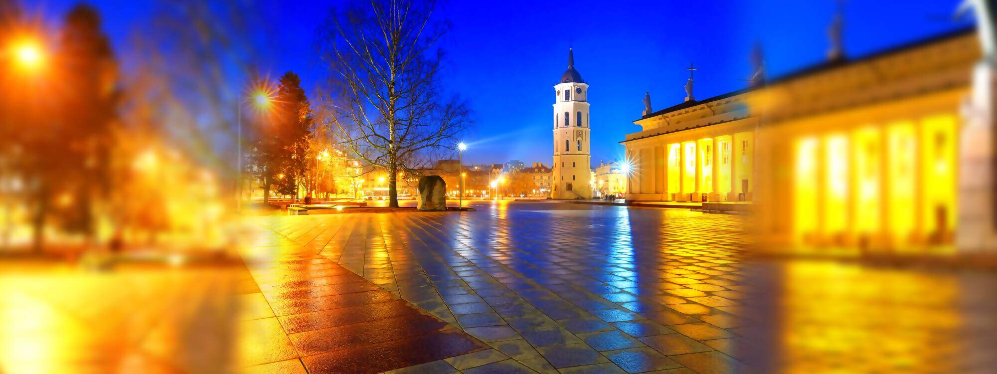 Domplatz am Abend Vilnius die Hauptstadt von Litauen